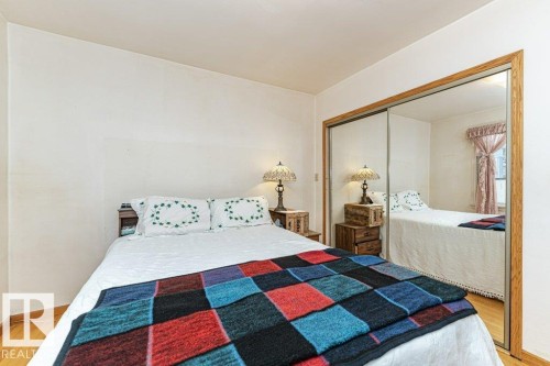 10516 75 Avenue, Edmonton, AB - Indoor Photo Showing Bedroom