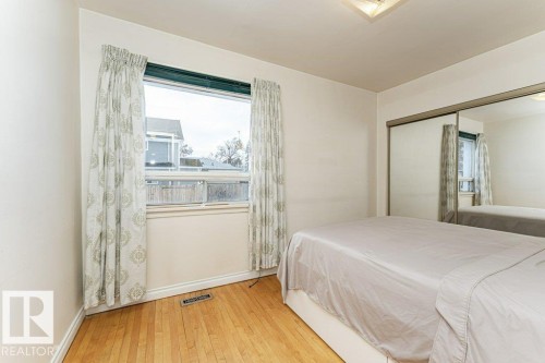 10516 75 Avenue, Edmonton, AB - Indoor Photo Showing Bedroom