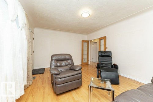 10516 75 Avenue, Edmonton, AB - Indoor