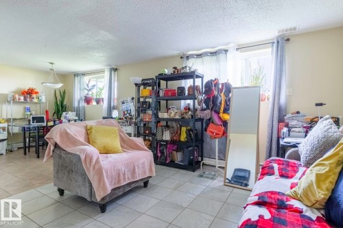 5342 53 Avenue, Mundare, AB - Indoor