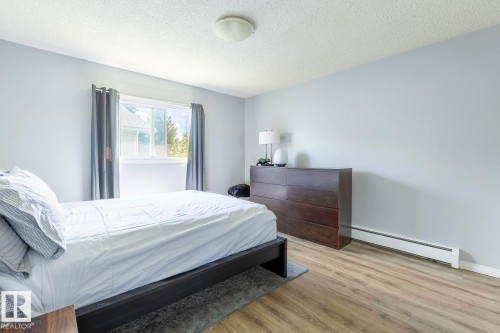 5342 53 Avenue, Mundare, AB - Indoor Photo Showing Bedroom