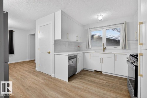 New Kitchen with Quartz countertops - 4302 52 Street, Leduc, AB - Indoor Photo Showing Kitchen