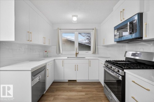 4302 52 Street, Leduc, AB - Indoor Photo Showing Kitchen