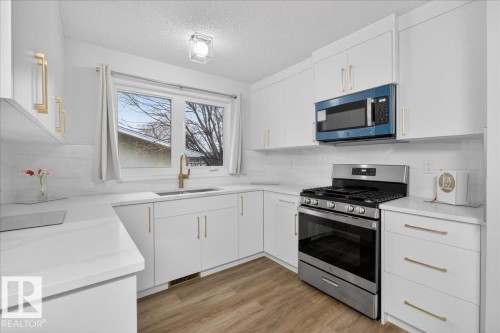 4302 52 Street, Leduc, AB - Indoor Photo Showing Kitchen
