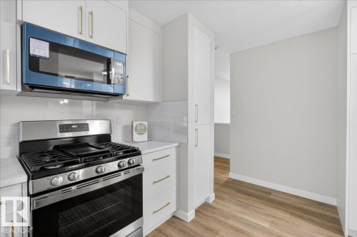 Gas Range - 4302 52 Street, Leduc, AB - Indoor Photo Showing Kitchen