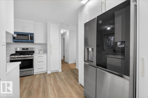 4302 52 Street, Leduc, AB - Indoor Photo Showing Kitchen