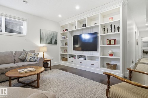 9646 79 Avenue, Edmonton, AB - Indoor Photo Showing Living Room