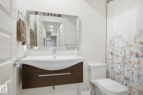9646 79 Avenue, Edmonton, AB - Indoor Photo Showing Bathroom