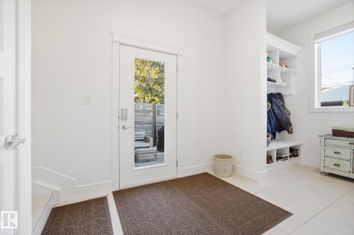 9646 79 Avenue, Edmonton, AB - Indoor Photo Showing Other Room