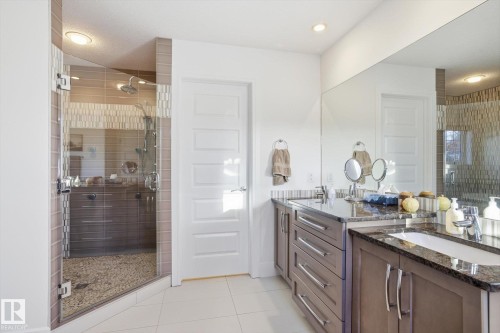9646 79 Avenue, Edmonton, AB - Indoor Photo Showing Bathroom