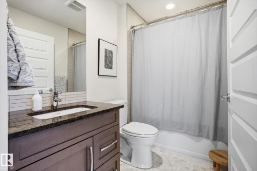 9646 79 Avenue, Edmonton, AB - Indoor Photo Showing Bathroom