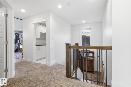 9646 79 Avenue, Edmonton, AB - Indoor Photo Showing Other Room