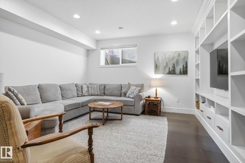 9646 79 Avenue, Edmonton, AB - Indoor Photo Showing Living Room