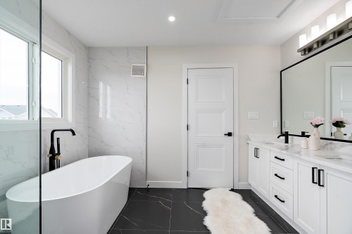 292 Fraser Way, Edmonton, AB - Indoor Photo Showing Bathroom