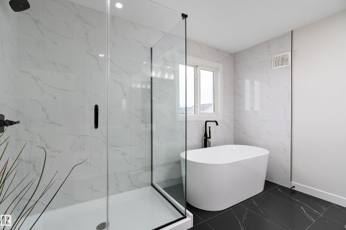 292 Fraser Way, Edmonton, AB - Indoor Photo Showing Bathroom