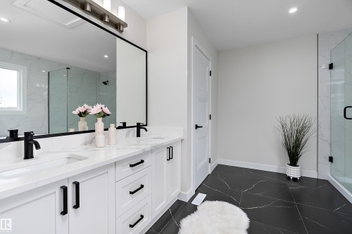 292 Fraser Way, Edmonton, AB - Indoor Photo Showing Bathroom