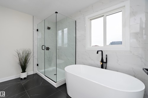 292 Fraser Way, Edmonton, AB - Indoor Photo Showing Bathroom