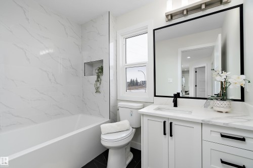 292 Fraser Way, Edmonton, AB - Indoor Photo Showing Bathroom