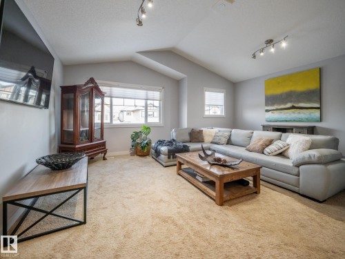 4211 Charles Close, Edmonton, AB - Indoor Photo Showing Living Room