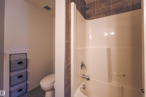 117 10523 123 Street, Edmonton, AB - Indoor Photo Showing Bathroom