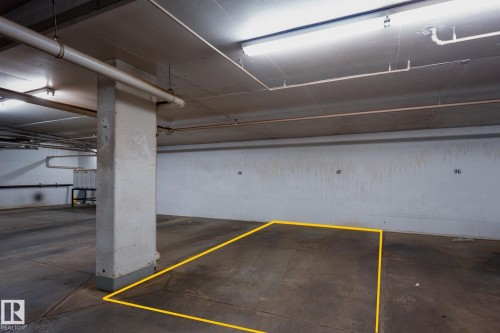 117 10523 123 Street, Edmonton, AB - Indoor Photo Showing Garage