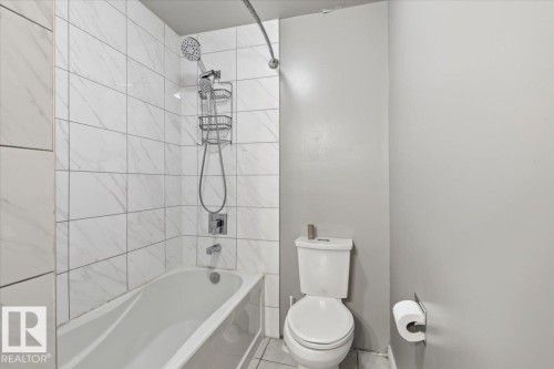10232 154 Street, Edmonton, AB - Indoor Photo Showing Bathroom