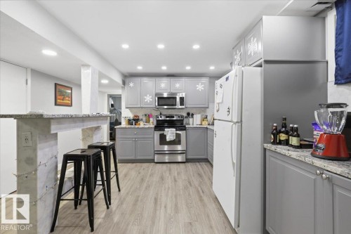 10232 154 Street, Edmonton, AB - Indoor Photo Showing Kitchen