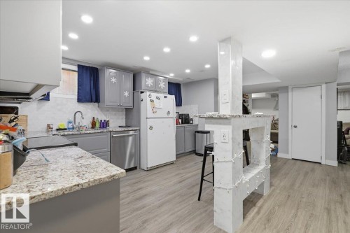 10232 154 Street, Edmonton, AB - Indoor Photo Showing Kitchen