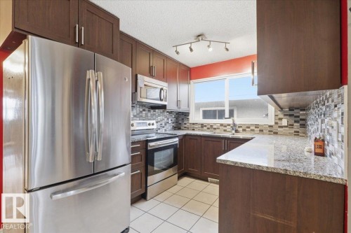 10232 154 Street, Edmonton, AB - Indoor Photo Showing Kitchen With Double Sink With Upgraded Kitchen