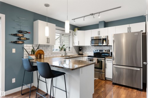 3 5134 Mullen Road, Edmonton, AB - Indoor Photo Showing Kitchen