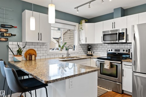 3 5134 Mullen Road, Edmonton, AB - Indoor Photo Showing Kitchen With Upgraded Kitchen