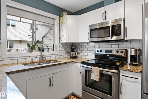 3 5134 Mullen Road, Edmonton, AB - Indoor Photo Showing Kitchen With Double Sink With Upgraded Kitchen