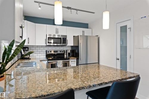 3 5134 Mullen Road, Edmonton, AB - Indoor Photo Showing Kitchen With Double Sink With Upgraded Kitchen