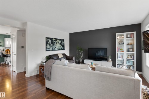 3 5134 Mullen Road, Edmonton, AB - Indoor Photo Showing Living Room