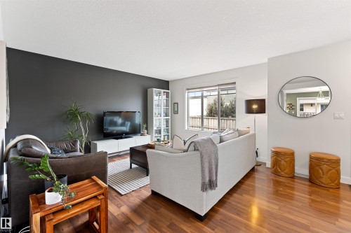 3 5134 Mullen Road, Edmonton, AB - Indoor Photo Showing Living Room