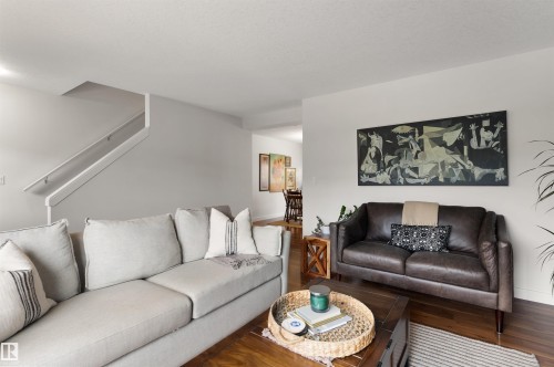 3 5134 Mullen Road, Edmonton, AB - Indoor Photo Showing Living Room
