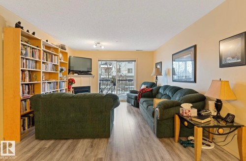 203 17407 99 Avenue, Edmonton, AB - Indoor Photo Showing Living Room