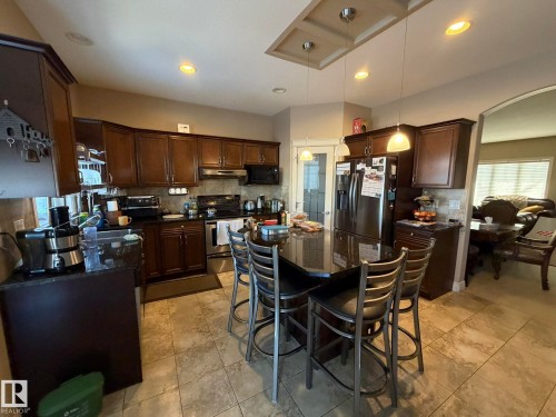 551 Stewart Crescent, Edmonton, AB - Indoor