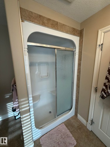 551 Stewart Crescent, Edmonton, AB - Indoor Photo Showing Bathroom