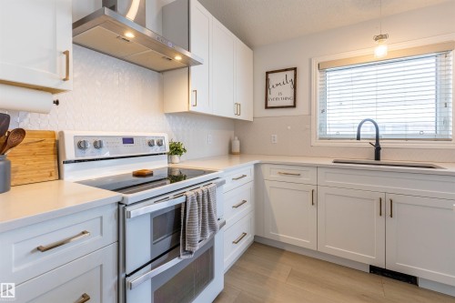 38 Desmarais Crescent, St. Albert, AB - Indoor Photo Showing Kitchen