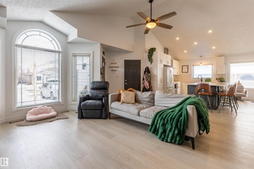38 Desmarais Crescent, St. Albert, AB - Indoor Photo Showing Living Room