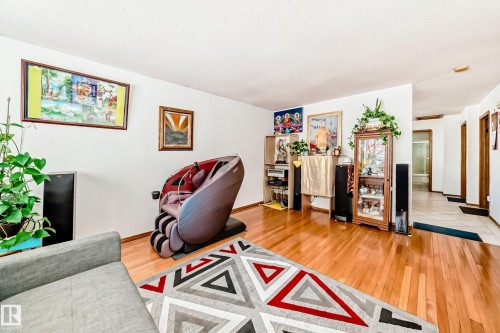 11913 80 Street, Edmonton, AB - Indoor