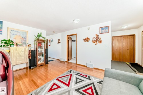 11913 80 Street, Edmonton, AB - Indoor