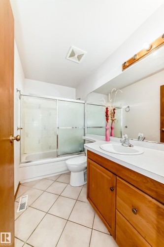 11913 80 Street, Edmonton, AB - Indoor Photo Showing Bathroom