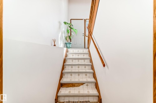 11913 80 Street, Edmonton, AB - Indoor Photo Showing Other Room