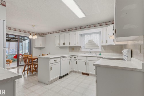 10670 153 Avenue, Edmonton, AB - Indoor Photo Showing Kitchen