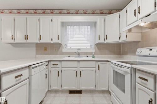 10670 153 Avenue, Edmonton, AB - Indoor Photo Showing Kitchen
