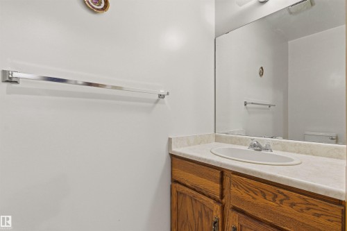 10670 153 Avenue, Edmonton, AB - Indoor Photo Showing Bathroom