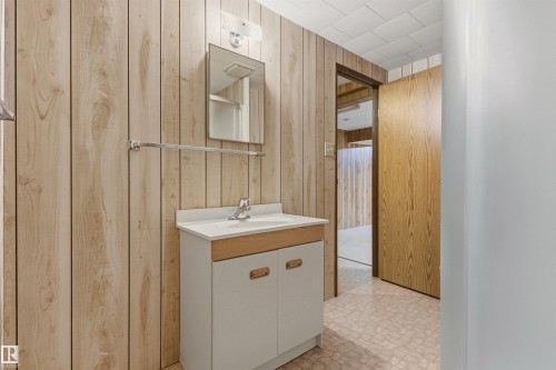 10670 153 Avenue, Edmonton, AB - Indoor