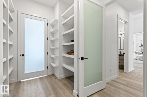 4832 Knight Crescent, Edmonton, AB - Indoor